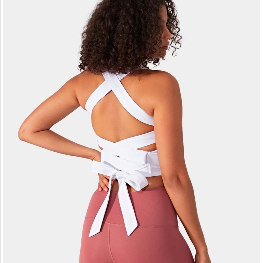 NWT Low Support Lace-Up Crossover Cropped Tank Top